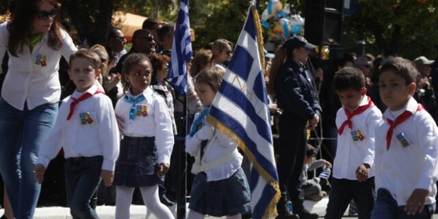 Κλήρωση σημαιοφόρων και εκκλησιασμός: Τι προβλέπει το ΠΔ και τι απαντά το ΣτΕ