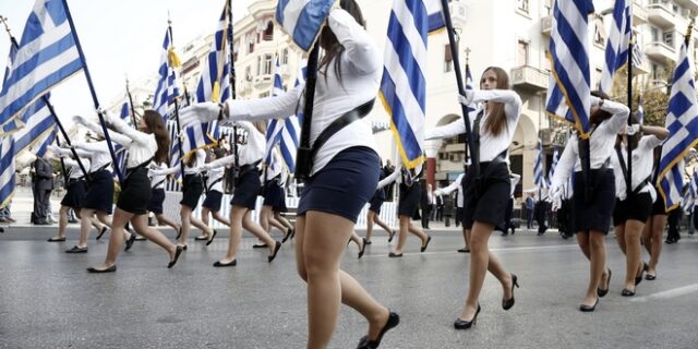 Πεδίο ιδεολογικής σύγκρουσης οι σημαιοφόροι στις μαθητικές παρελάσεις