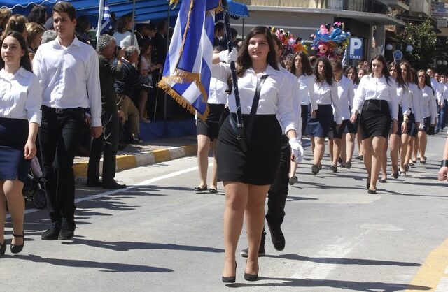 Συμφωνείτε με την ανάδειξη σημαιοφόρου στο σχολείο έπειτα από κλήρωση;