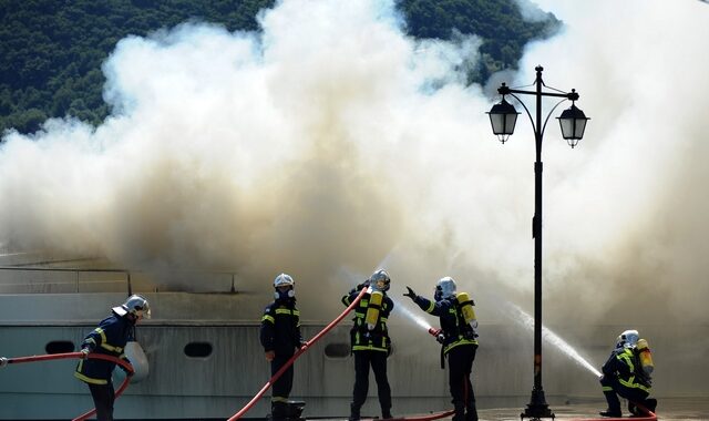 Φωτιά σε σκάφος αναψυχής στον Φλοίσβο