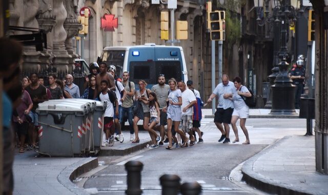 Τρόμος από τη διπλή επίθεση στην Ισπανία. Στους 14 οι νεκροί πολίτες