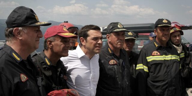 Τσίπρας σε πυροσβέστες: Αυτό που κάνατε παιδιά δεν ξεπληρώνεται με τίποτα