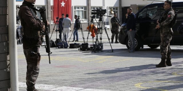 Τουρκία: Έκδοση 70 ενταλμάτων σύλληψης για πρώην υπαλλήλους του ΥΠΟΙΚ