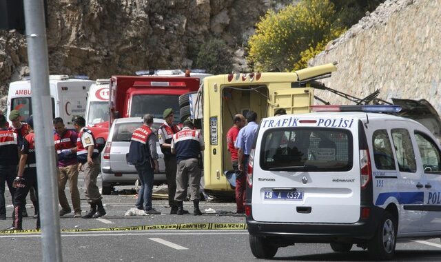 Αιματηρό τροχαίο στην Άγκυρα: Λεωφορείο ‘καρφώθηκε’ σε κιγκλίδωμα γέφυρας