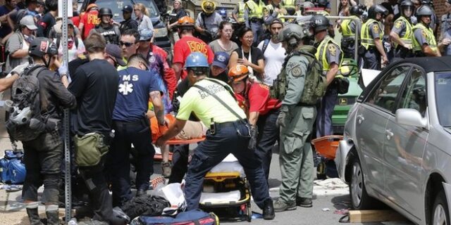 Χάος στη Βιρτζίνια: Όχημα έπεσε πάνω σε πεζούς. Ένας νεκρός. Συμπλοκές ακτιβιστών και ακροδεξιών