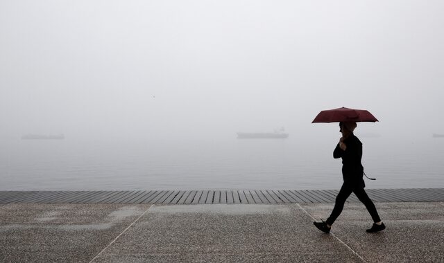 Με βροχές και χαλάζι φεύγουν οι εκδρομείς του Δεκαπενταύγουστου
