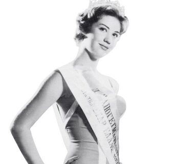 Μηχανή του χρόνου: Όταν η Ζωή Λάσκαρη κέρδιζε τα καλλιστεία σε ηλικία 15 ετών