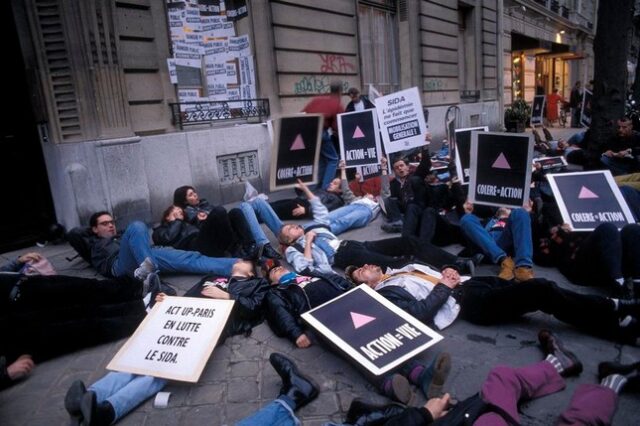 Die In: Οι πρώτοι που ξάπλωσαν κόντρα στον θάνατο του AIDS