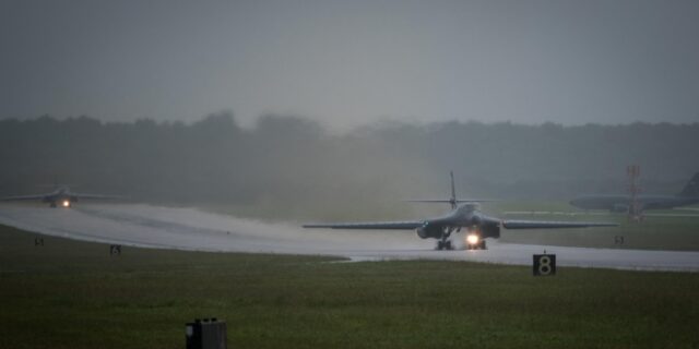 Επίδειξη δύναμης από ΗΠΑ και Ν. Κορέα