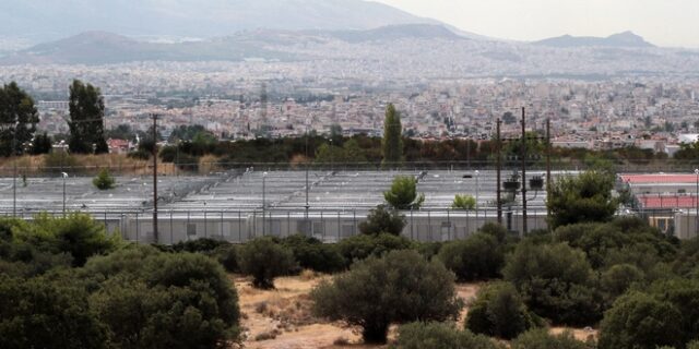 Απέδρασαν 10 αλλοδαποί από την Αμυγδαλέζα