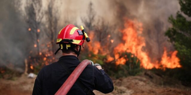Σε εξέλιξη η φωτιά στη Μάκιστο. Νέο πύρινο μέτωπο στην Αρχαία Ολυμπία