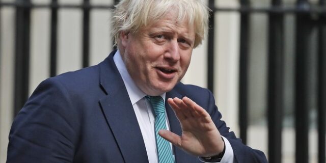 Το ‘ένδοξο’ Brexit και οι φιλοδοξίες Τζόνσον να ανατρέψει τη Μέι