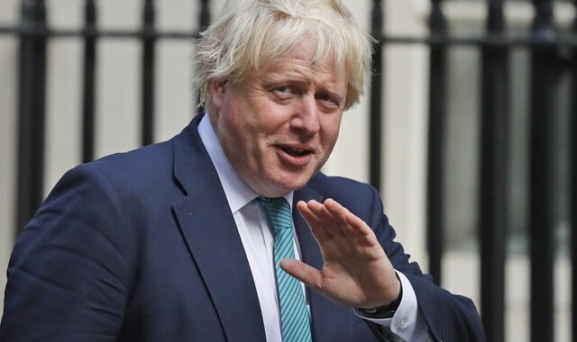 Το ‘ένδοξο’ Brexit και οι φιλοδοξίες Τζόνσον να ανατρέψει τη Μέι