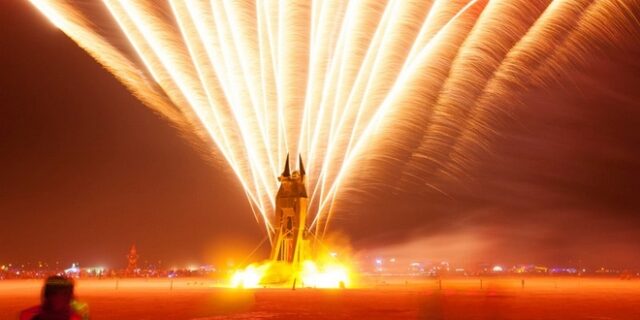 Κάηκε ζωντανός στο Burning Man μπροστά σε χιλιάδες θεατές
