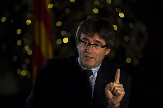 Η Μαδρίτη απειλεί με σύλληψη τον πρόεδρο της Καταλωνίας