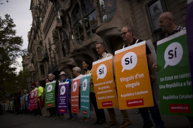 Η ισπανική κυβέρνηση απειλεί την Καταλωνία