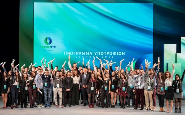 Πρόγραμμα Υποτροφιών COSMOTE: Δίπλα στους νέους που δίνουν μαθήματα ζωή