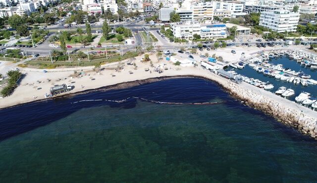 Βίντεο drone από τη Γλυφάδα: Οικολογική ‘βόμβα’ μία ανάσα από τα σπίτια