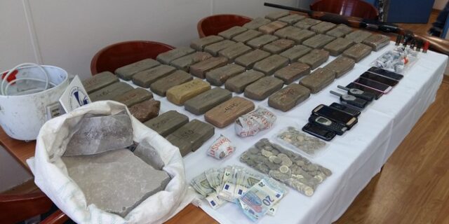 Εξαρθρώθηκε μεγάλο κύκλωμα διακίνησης ηρωίνης με έδρα την Δυτική Αττική