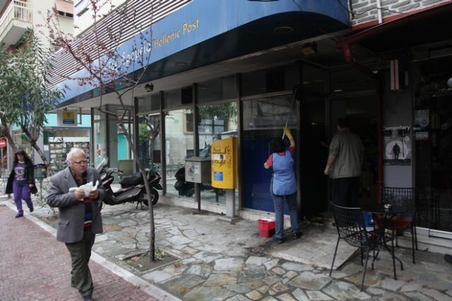Εμπρηστική επίθεση με γκαζάκια στα ΕΛ.ΤΑ. Αμαρουσίου