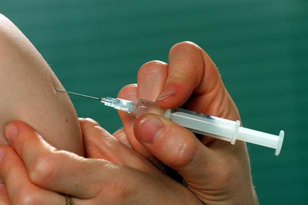 Να γίνουν αυστηρότερες οι κυρώσεις για τον μη εμβολιασμό των παιδιών