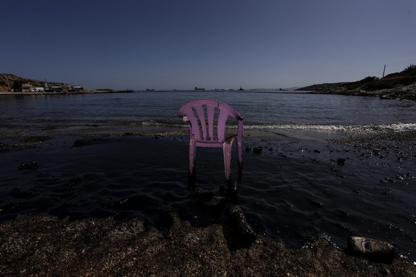 Το χρονικό των μοιραίων λαθών που ρύπαναν τον Σαρωνικό