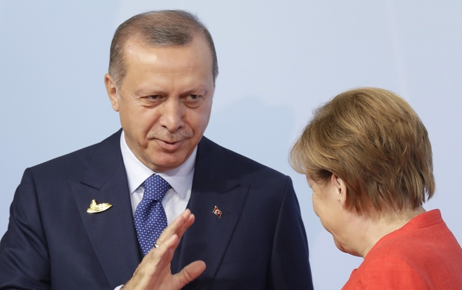 Η Μέρκελ υπόσχεται οικονομική ασφυξία στον Ερντογάν