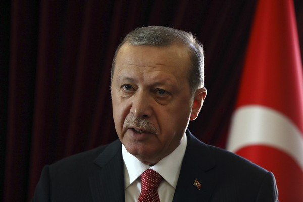 Ερντογάν: Πολιτικά υποκινούμενη η δίωξη των ΗΠΑ κατά του πρώην ΥΠΟΙΚ της Τουρκίας