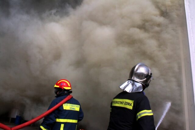 Υπό έλεγχο η πυρκαγιά στη βιομηχανία ανελκυστήρων στη Ν. Καβάλα Κιλκίς-Κατέρρευσε η στέγη