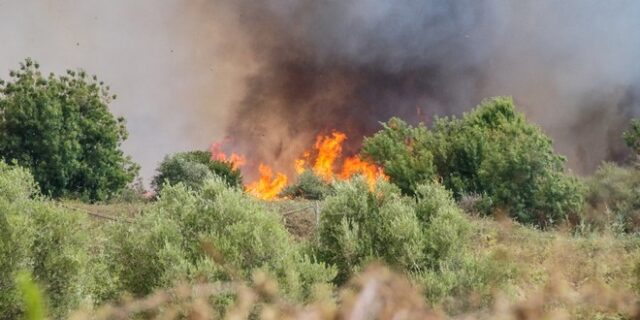 Καλύτερη εικόνα στη Ζάκυνθο. Περιορίστηκε το πύρινο μέτωπο