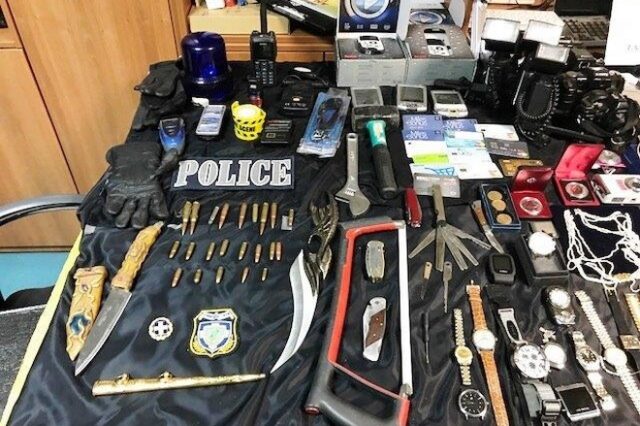 Σεσημασμένος έκλεβε ταυτότητες δημοσίων υπαλλήλων κι έκανε αναλήψεις