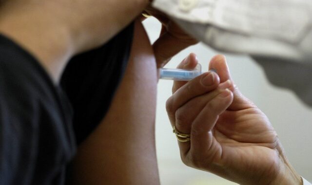 Στον ΕΟΠΥΥ Λάρισας δεν εμβολιάζουν παιδιά για την Ιλαρά