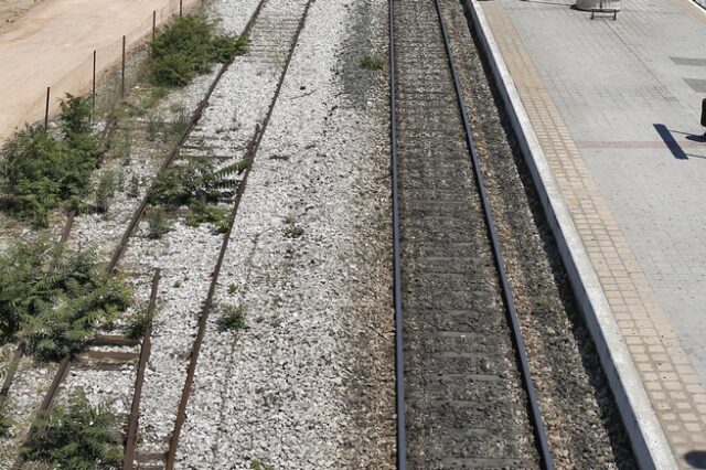 Σε κρίσιμη κατάσταση 15χρονος. Έπαθε ηλεκτροπληξία, βγάζοντας φωτογραφία σε βαγόνι