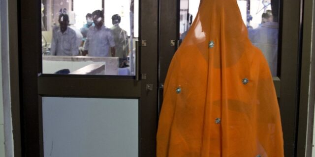 Μητέρα – θύμα σεξουαλικής κακοποίησης πλήρωσε τον έναν γιο της να σκοτώσει τον άλλον