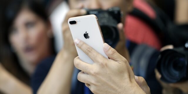 iPhone 8 και iPhone 8 Plus: Με οθόνη True Tone, ασύρματη φόρτιση και πλάτη από γυαλί