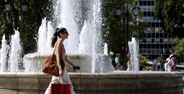 Καιρός: Καλοκαιρινή Πέμπτη. Πάνω από 30 βαθμούς η θερμοκρασία