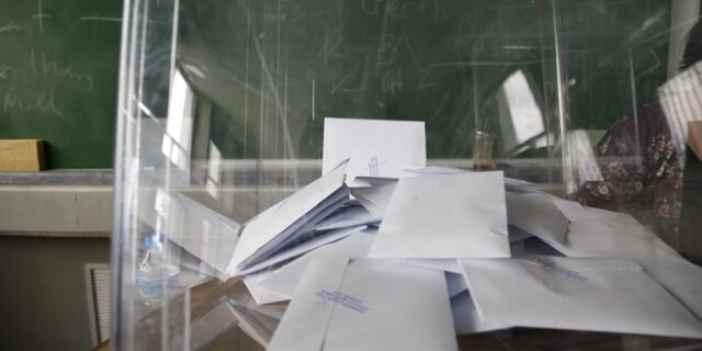 Μισή οκά άνοιγμα στην κοινωνία, να τ’ αφήσω;