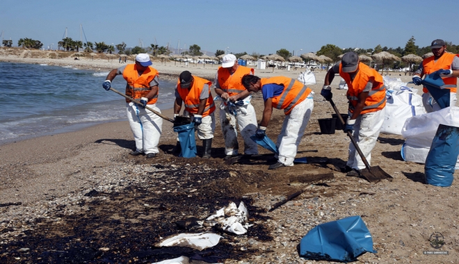 Ρύπανση στον Σαρωνικό: Σε ένα χρόνο η πλήρης αποκατάσταση στην παραλιακή