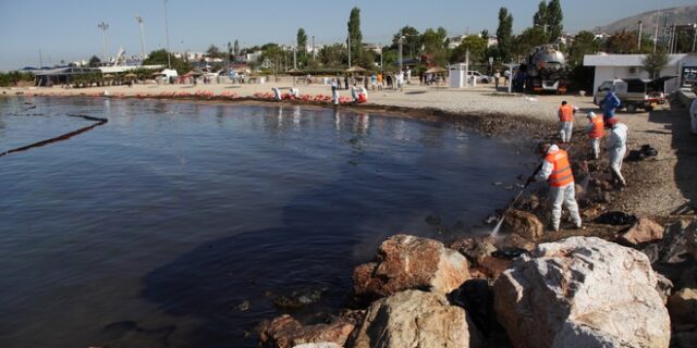 Κλιμάκιο του δήμου Ρότερνταμ στην Αθήνα για την αντιμετώπιση της πετρελαιοκηλίδας