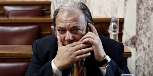Ο Κατσίκης κατάφερε να ψηφίσει και ‘ναι’ και ‘όχι’