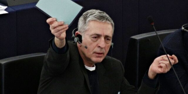 Κούλογλου για το ‘ψαλίδι’ της ΕΕ στους Έλληνες σκιτσογράφους: ‘Δεν υπάρχει ανάλογο προηγούμενο’