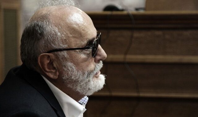 Αποστάσεις βουλευτών της συμπολίτευσης από Κουρουμπλή