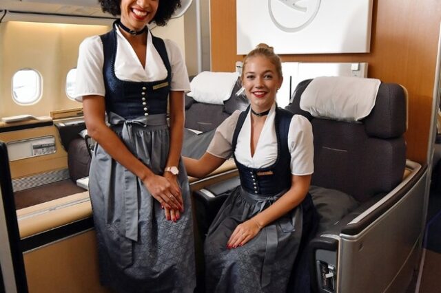 Με βαυαρικές φορεσιές το πλήρωμα της Lufthansa