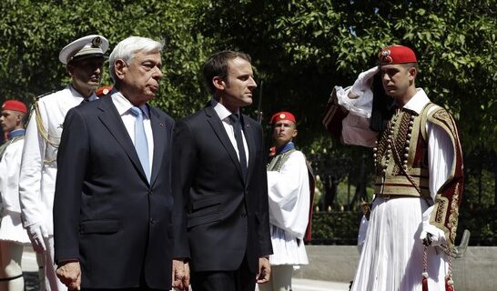 Πώς βλέπουν τα γαλλικά ΜΜΕ την επίσκεψη Μακρόν στην Αθήνα