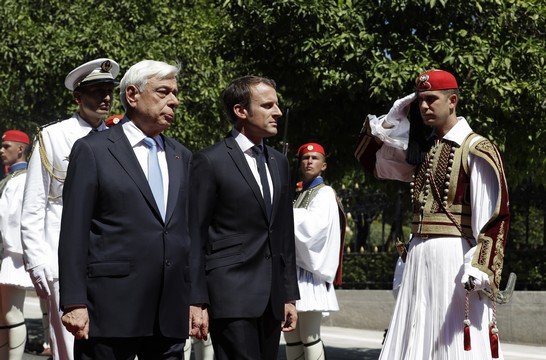 Πώς βλέπουν τα γαλλικά ΜΜΕ την επίσκεψη Μακρόν στην Αθήνα
