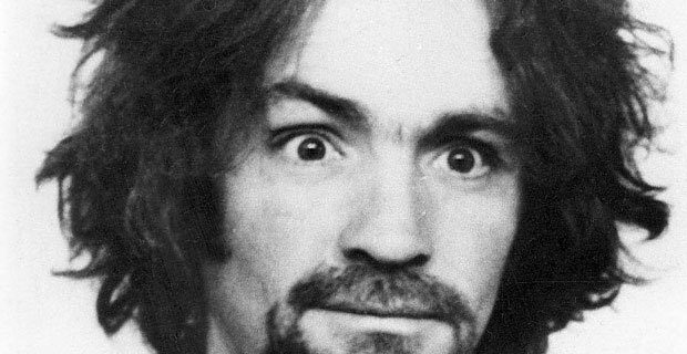 Μηχανή του Χρόνου: Τσαρλς Μάνσον. Από τα ομαδικά όργια και τη μουσική, στις δολοφονίες