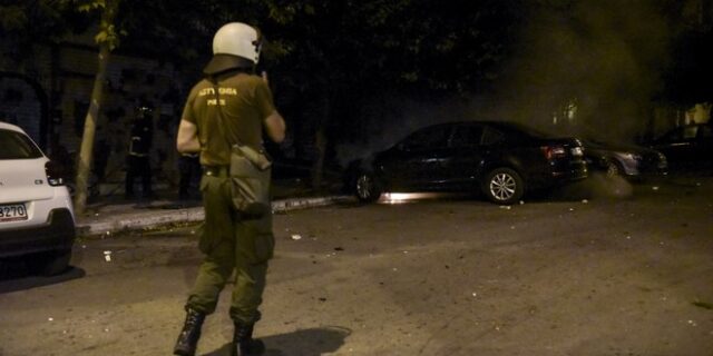 Μολότοφ στο Πολυτεχνείο – Εισβολή και ζημιές σε ακυρωτικά μηχανήματα στο μετρό Αγ. Δημητρίου