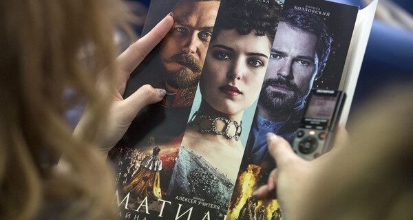 Ρωσία: ‘Ο έρωτας του τσάρου με μια μπαλαρίνα’. Μηνύσεις και καμένα αυτοκίνητα