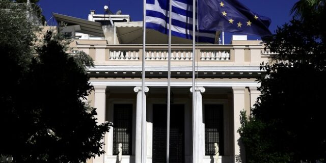 Κυβέρνηση: Σεβαστές οι απόψεις της Εκκλησίας για την ταυτότητα φύλου, αλλά
