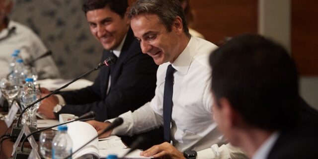 Μητσοτάκης: Όραμά μου να ξαναπατήσει η Ελλάδα στα πόδια της